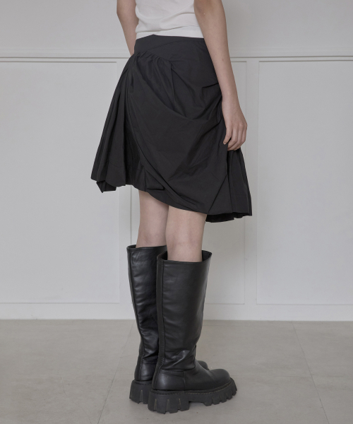 FLAREUP(フレアアップ)の「Asymmetrical Draped Layered Skirt (FL-252_Black)(スカート・レディース・ブラック・2/1)」の6枚目の写真