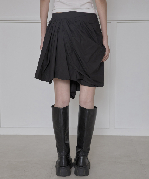 FLAREUP(フレアアップ)の「Asymmetrical Draped Layered Skirt (FL-252_Black)(スカート・レディース・ブラック・2/1)」の7枚目の写真