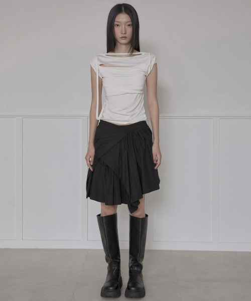 FLAREUP(フレアアップ)の「Asymmetrical Draped Layered Skirt (FL-252_Black)(スカート・レディース・ブラック・2/1)」の8枚目の写真