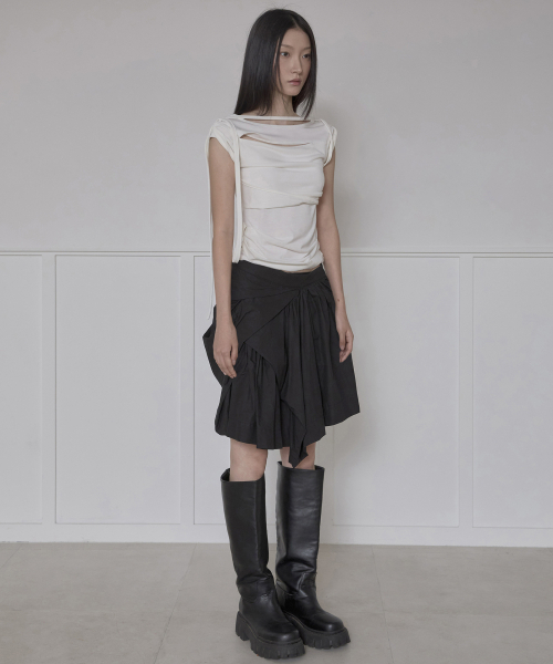 FLAREUP(フレアアップ)の「Asymmetrical Draped Layered Skirt (FL-252_Black)(スカート・レディース・ブラック・2/1)」の9枚目の写真