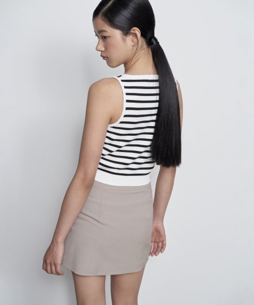 MUSINSA STANDARD WOMAN（ムシンサスタンダードウーマン）の「ウィメンズストライプクロップニットスリーブレストップ[アイボリー/ブラック]（Tシャツ/カットソー・レディース・その他・SMALL/MEDIUM/LARGE）」の3枚目の写真