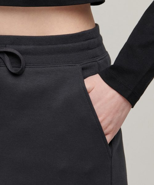 MUSINSA STANDARD WOMAN（ムシンサスタンダードウーマン）の「ウィメンズフラットテリースウェットロングスカート[ダークグレー]（スカート・レディース・その他・SMALL/MEDIUM/LARGE/X-SMALL）」の4枚目の写真