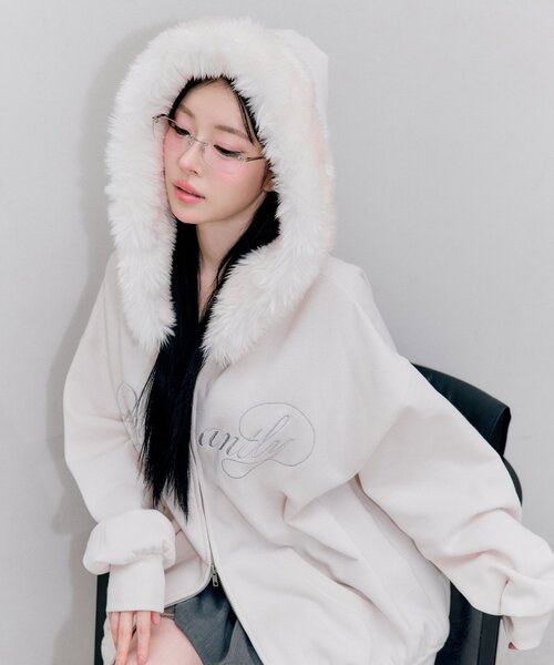 ロゴ刺繍ファー付きZIPパーカー（パーカー）｜OLIVE des OLIVE