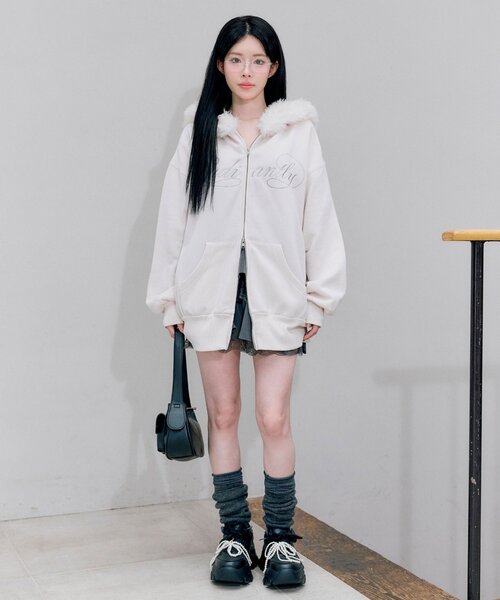 OLIVE des OLIVE（オリーブデオリーブ）の「ロゴ刺繍ファー付きZIP