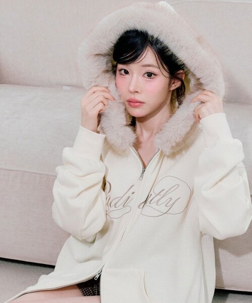 ロゴ刺繍ファー付きZIPパーカー（パーカー）｜OLIVE des OLIVE