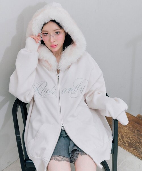 ロゴ刺繍ファー付きZIPパーカー（パーカー）｜OLIVE des OLIVE