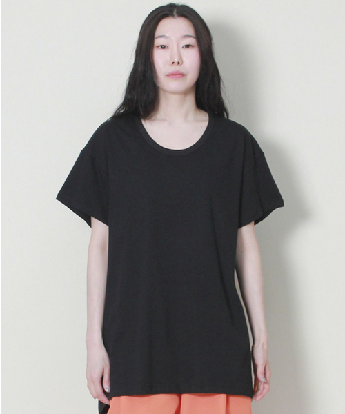 DEMARC(ドゥマーク)の「ソリッドアンバランスルーズフィットクルーネック半袖Tシャツブラック(Tシャツ/カットソー・レディース・その他・LARGE/MEDIUM)」の2枚目の写真
