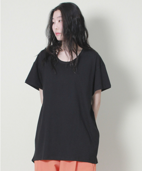 DEMARC(ドゥマーク)の「ソリッドアンバランスルーズフィットクルーネック半袖Tシャツブラック(Tシャツ/カットソー・レディース・その他・LARGE/MEDIUM)」の3枚目の写真