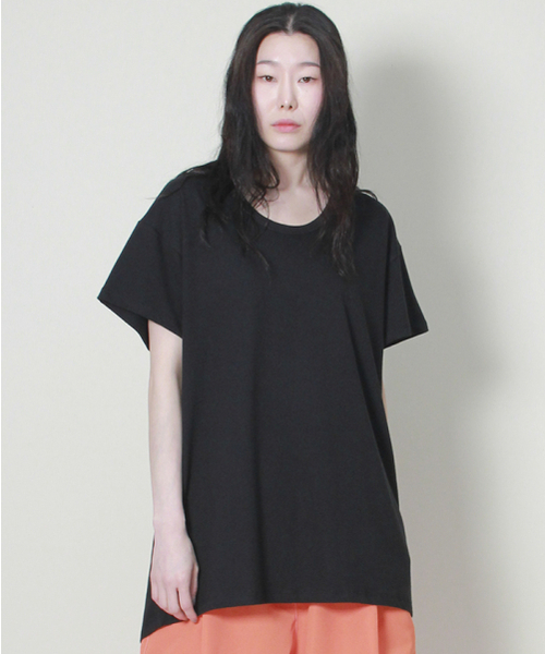 DEMARC(ドゥマーク)の「ソリッドアンバランスルーズフィットクルーネック半袖Tシャツブラック(Tシャツ/カットソー・レディース・その他・LARGE/MEDIUM)」の4枚目の写真