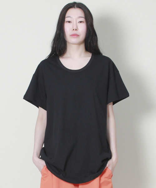 DEMARC(ドゥマーク)の「ソリッドアンバランスルーズフィットクルーネック半袖Tシャツブラック(Tシャツ/カットソー・レディース・その他・LARGE/MEDIUM)」の5枚目の写真