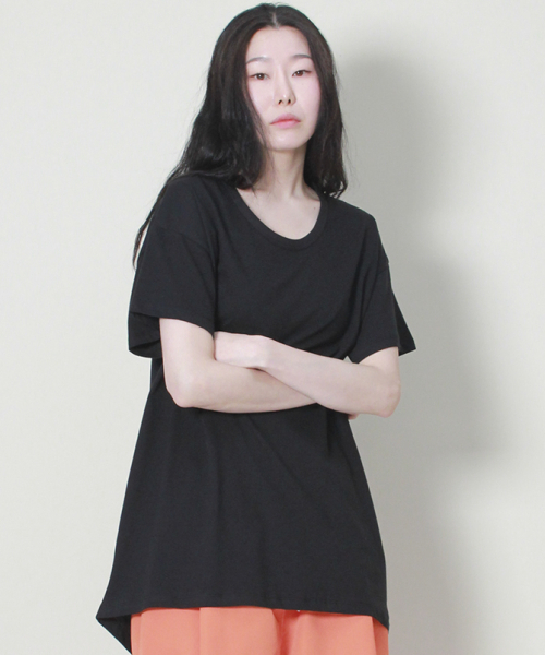 DEMARC(ドゥマーク)の「ソリッドアンバランスルーズフィットクルーネック半袖Tシャツブラック(Tシャツ/カットソー・レディース・その他・LARGE/MEDIUM)」の7枚目の写真