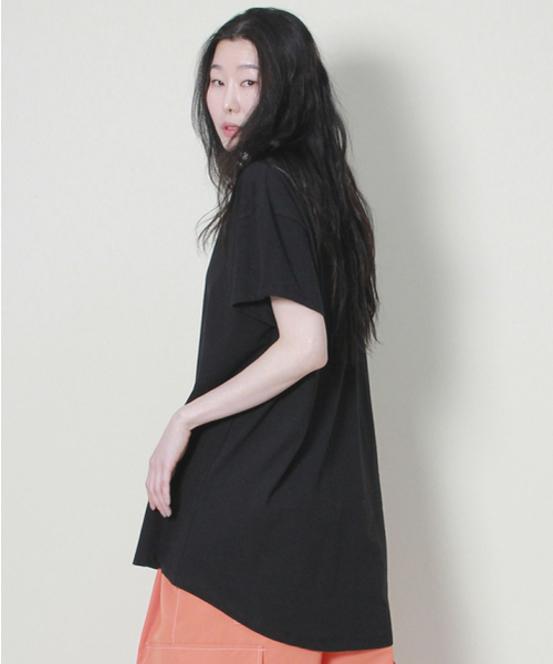 DEMARC(ドゥマーク)の「ソリッドアンバランスルーズフィットクルーネック半袖Tシャツブラック(Tシャツ/カットソー・レディース・その他・LARGE/MEDIUM)」の13枚目の写真