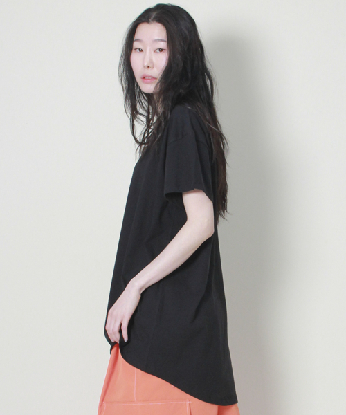 DEMARC(ドゥマーク)の「ソリッドアンバランスルーズフィットクルーネック半袖Tシャツブラック(Tシャツ/カットソー・レディース・その他・LARGE/MEDIUM)」の14枚目の写真