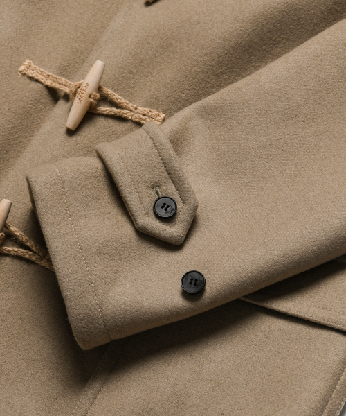 ROLLINGSTUDIOS（ローリングスタジオ）の「HOODED WOOL FELT DUFFLE COAT BEIGE（チェスターコート・メンズ・その他・MEDIUM/LARGE/X-LARGE）」の4枚目の写真