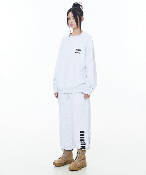 MICHIKO LONDON（ミチコ ロンドン）の「シグネチャーバックロゴスウェットメランジ_ユニセックス（スウェット・レディース・その他・LARGE/SMALL）」の2枚目の写真
