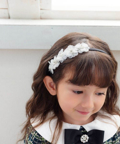 Rora（ローラ）の「スノーフラワー カチューシャ（カチューシャ・キッズ・ホワイト・FREE）」の3枚目の写真