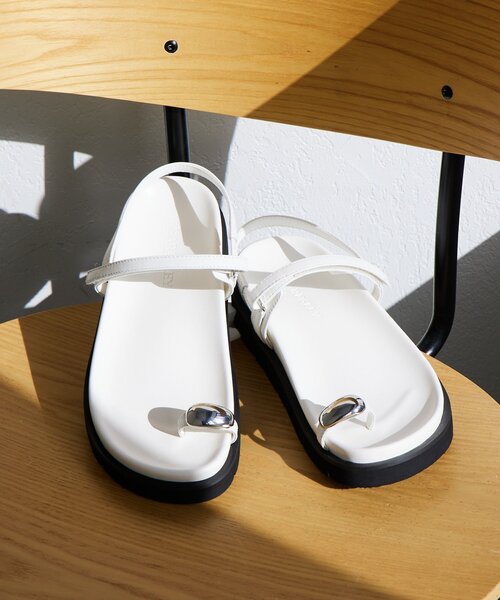 BEARDSLEY（ビアズリー）の「《2/12(木)12：00予約開始》トゥリングサンダル（サンダル・レディース・ホワイト/ブラック・36/37/38）」の4枚目の写真