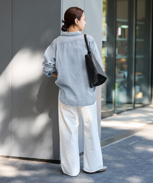 FRAMeWORK（フレームワーク）の「AULENTTI/オウレンティ ONE HANDLE TOTE WITH POACH（トートバッグ・レディース・ベージュ/ブラック・FREE）」の5枚目の写真