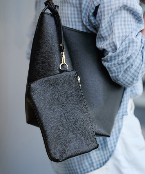 FRAMeWORK（フレームワーク）の「AULENTTI/オウレンティ ONE HANDLE TOTE WITH POACH（トートバッグ・レディース・ベージュ/ブラック・FREE）」の7枚目の写真