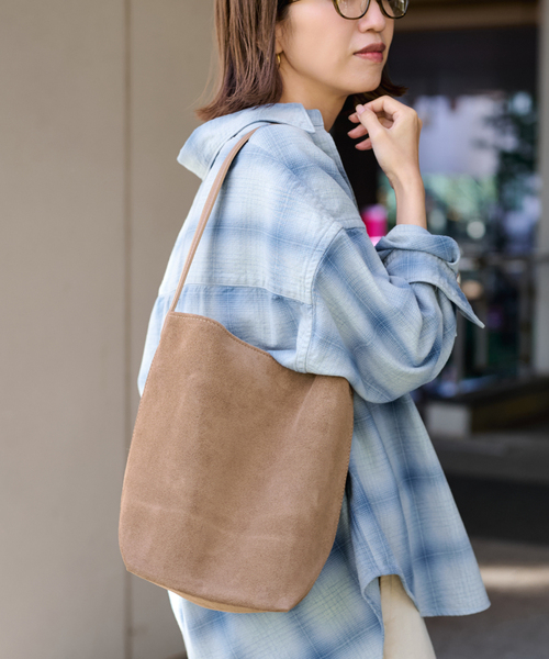 FRAMeWORK（フレームワーク）の「AULENTTI/オウレンティ ONE HANDLE TOTE WITH POACH（トートバッグ・レディース・ベージュ/ブラック・FREE）」の11枚目の写真