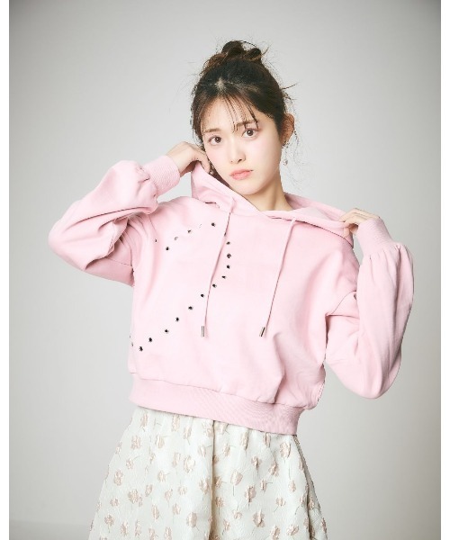 LANTINAM(ランティナム)の「【UNISEX】Heart Studs Hoodie(パーカー・レディース・ピンク/チャコールグレー・MEDIUM/LARGE)」の2枚目の写真