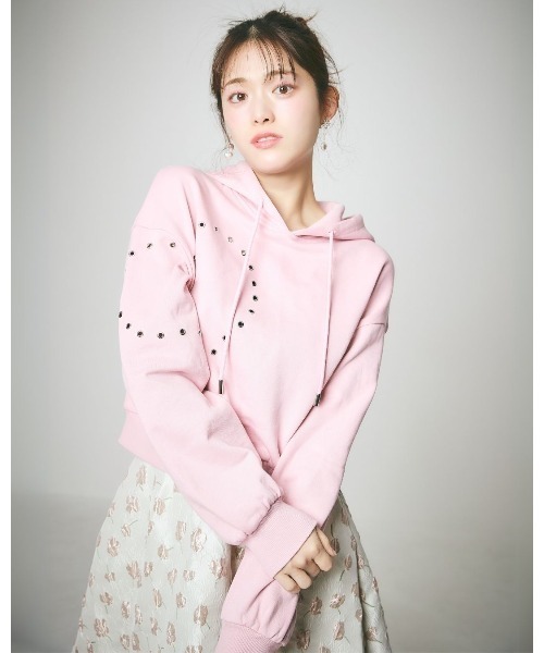 LANTINAM(ランティナム)の「【UNISEX】Heart Studs Hoodie(パーカー・レディース・ピンク/チャコールグレー・MEDIUM/LARGE)」の7枚目の写真