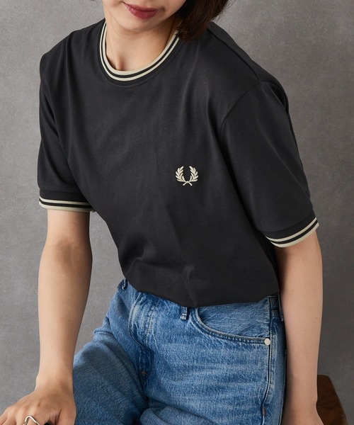 FRED PERRY(フレッドペリー)の「【FRED PERRY】TWIN TIPPED T-SHIRT M1588③(Tシャツ/カットソー・レディース・イエロー系その他2/カーキ/アイボリー系3/アイボリー系2/アイボリー/レッド/ネイビー系6/ネイビー系5/ネイビー系4/ネイビー系3/ライトブルー/イエロー/ダークグレー/ダークグリーン系2/ダークグリーン/グリーン系1・XL/L/M/S/XS)」の3枚目の写真