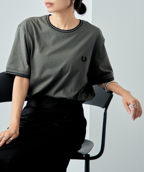 FRED PERRY(フレッドペリー)の「【FRED PERRY】TWIN TIPPED T-SHIRT M1588③(Tシャツ/カットソー・レディース・イエロー系その他2/カーキ/アイボリー系3/アイボリー系2/アイボリー/レッド/ネイビー系6/ネイビー系5/ネイビー系4/ネイビー系3/ライトブルー/イエロー/ダークグレー/ダークグリーン系2/ダークグリーン/グリーン系1・XL/L/M/S/XS)」の6枚目の写真