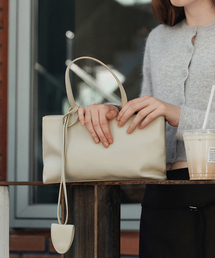 LOEIL（ロエイユ）の「クラシックスクエアトートバッグ - クリーム（トートバッグ）」