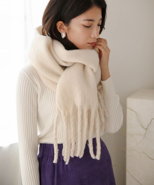 Bou Jeloud（ブージュルード）の「シャギーボリュームマフラー（マフラー・レディース・ライトカーキ・ONE SIZE）」の4枚目の写真