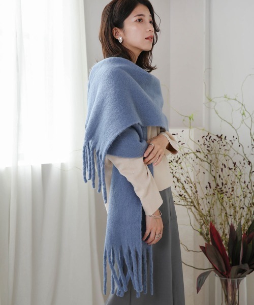 Bou Jeloud（ブージュルード）の「シャギーボリュームマフラー（マフラー・レディース・ライトカーキ・ONE SIZE）」の5枚目の写真