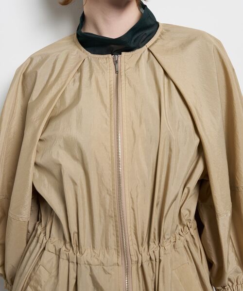 LANVIN en Bleu(ランバンオンブルー)の「ストーンナイロンライトブルゾン(テーラードジャケット・レディース・ベージュ/ネイビー・38/36)」の17枚目の写真