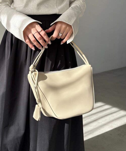 CAPRICIEUX LE'MAGE（カプリシューレマージュ）の「2WAYアジャストミニバッグ（ショルダーバッグ・レディース・ベージュ/アイボリー/ブラック・FREE）」の2枚目の写真