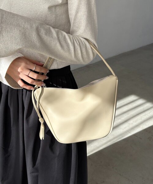 CAPRICIEUX LE'MAGE（カプリシューレマージュ）の「2WAYアジャストミニバッグ（ショルダーバッグ・レディース・ベージュ/アイボリー/ブラック・FREE）」の4枚目の写真