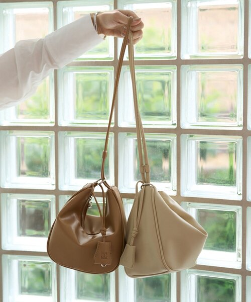 CAPRICIEUX LE'MAGE（カプリシューレマージュ）の「2WAYアジャストミニバッグ（ショルダーバッグ・レディース・ベージュ/アイボリー/ブラック・FREE）」の7枚目の写真