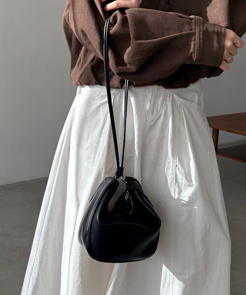 CAPRICIEUX LE'MAGE（カプリシューレマージュ）の「2WAYアジャストミニバッグ（ショルダーバッグ・レディース・ベージュ/アイボリー/ブラック・FREE）」の8枚目の写真