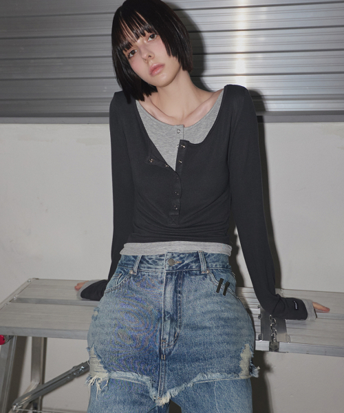 RENSE(レンセ)の「Henley Neck Layered T-Shirt Charcoal(Tシャツ/カットソー・レディース・その他・OS)」の2枚目の写真