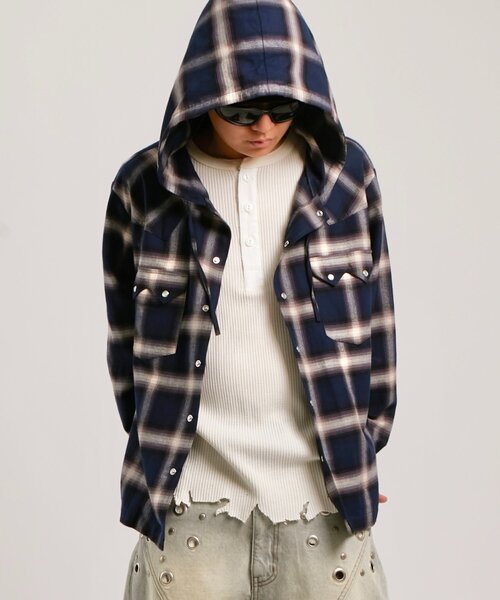 WHO'S WHO gallery（フーズフーギャラリー）の「【UNISEX】Sourcreamウエスタンオンブレチェックフードシャツ（シャツ/ブラウス・レディース・ブラック/ブラウン/ネイビー・FREE）」の3枚目の写真