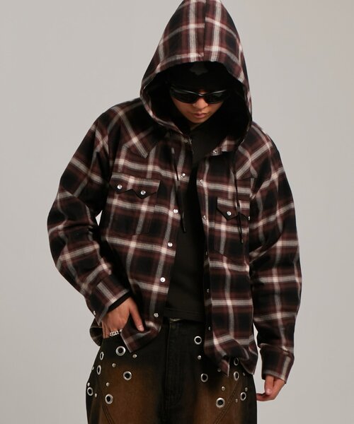 WHO'S WHO gallery（フーズフーギャラリー）の「【UNISEX】Sourcreamウエスタンオンブレチェックフードシャツ（シャツ/ブラウス・レディース・ブラック/ブラウン/ネイビー・FREE）」の2枚目の写真