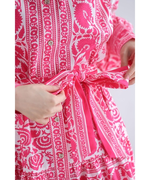 cawaii（カワイイ）の「鮮やかなピンクが広がるスカーフ柄ロングワンピース（紐リボン付き）（ワンピース・レディース・ピンク・FREE）」の17枚目の写真