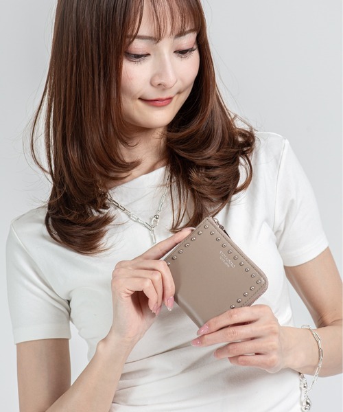 VIOLAd'ORO（ヴィオラドーロ）の「【VIOLAd'ORO/ヴィオラドーロ】スタッズ付き 二つ折り財布 PORTA（財布・レディース・ブラック/モカ・FREE）」の9枚目の写真