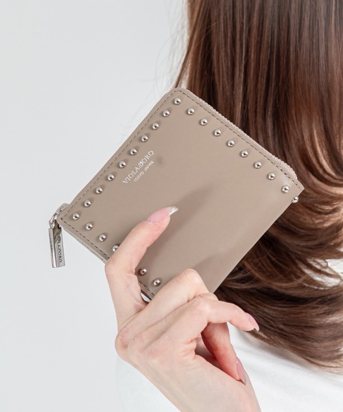 VIOLAd'ORO（ヴィオラドーロ）の「【VIOLAd'ORO/ヴィオラドーロ】スタッズ付き 二つ折り財布 PORTA（財布・レディース・ブラック/モカ・FREE）」の10枚目の写真