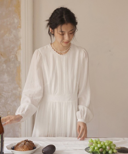 ＆soiree（アンドソワレ）の「ピンタックハイネックフレアワンピース（ワンピース・レディース・ホワイト・SMALL/LARGE/MEDIUM）」の3枚目の写真