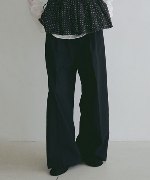 ETRE TOKYO（エトレトウキョウ）の「【先行予約限定 10%OFF】リネンライクエアリータックパンツ（その他パンツ・レディース・ネイビー/カーキ/グレー・S/M）」の3枚目の写真