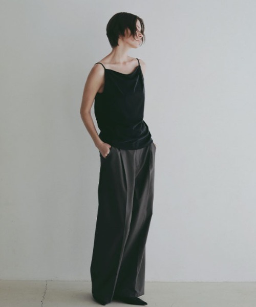 ETRE TOKYO（エトレトウキョウ）の「【先行予約限定 10%OFF】リネンライクエアリータックパンツ（その他パンツ・レディース・ネイビー/カーキ/グレー・S/M）」の8枚目の写真