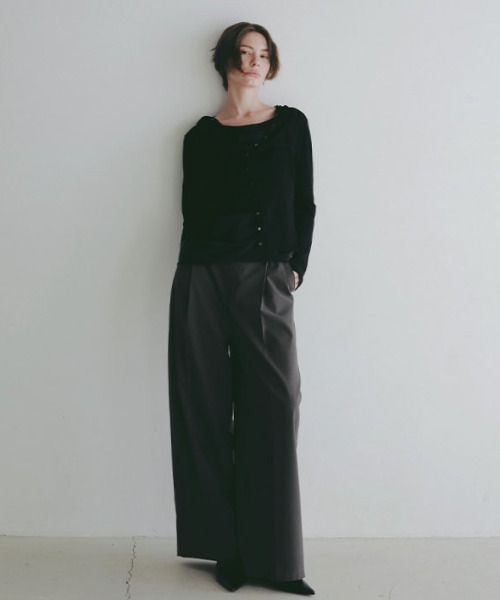 ETRE TOKYO（エトレトウキョウ）の「【先行予約限定 10%OFF】リネンライクエアリータックパンツ（その他パンツ・レディース・ネイビー/カーキ/グレー・S/M）」の10枚目の写真