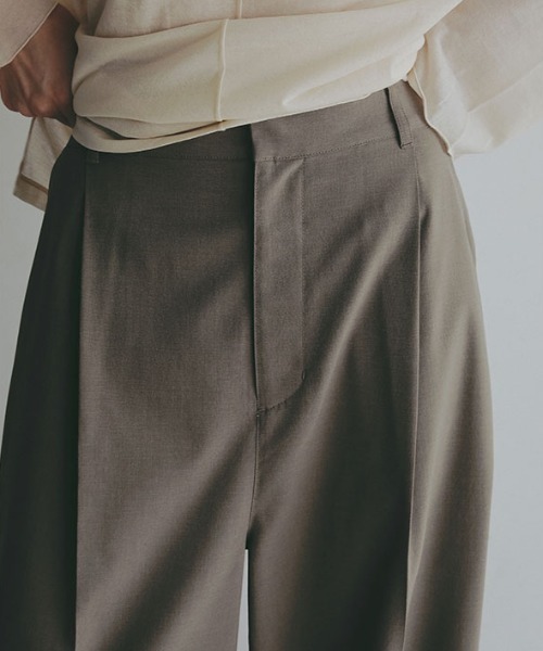 ETRE TOKYO（エトレトウキョウ）の「【先行予約限定 10%OFF】リネンライクエアリータックパンツ（その他パンツ・レディース・ネイビー/カーキ/グレー・S/M）」の14枚目の写真