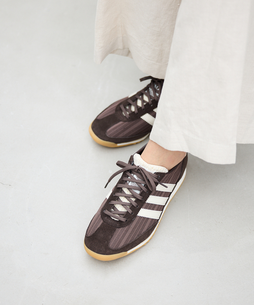 IENA(イエナ)の「adidas originals SL72 OG W スニーカー KJ6147/JQ9870(スニーカー・レディース・アイボリー/ブラウン・24.5cm/24cm/25cm/23.5cm/23cm)」の17枚目の写真