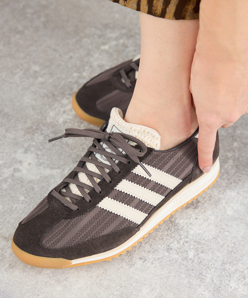 IENA(イエナ)の「adidas originals SL72 OG W スニーカー KJ6147/JQ9870(スニーカー・レディース・アイボリー/ブラウン・24.5cm/24cm/25cm/23.5cm/23cm)」の21枚目の写真