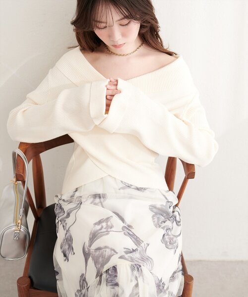 natural couture（ナチュラルクチュール）の「カシュクールフレア袖ニット（ニット/セーター・レディース・ピンク/オフホワイト/ブラック/サックスブルー/グレイッシュベージュ・FREE）」の8枚目の写真